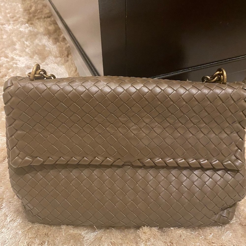 Bottega Veneta Intrecciato Olimpia Flap Chainbag in Grey